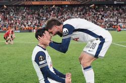 开云下载-凯恩在TL比赛中最后时刻胜出，领先优势明显引发热议！引发球迷热议-开云下载