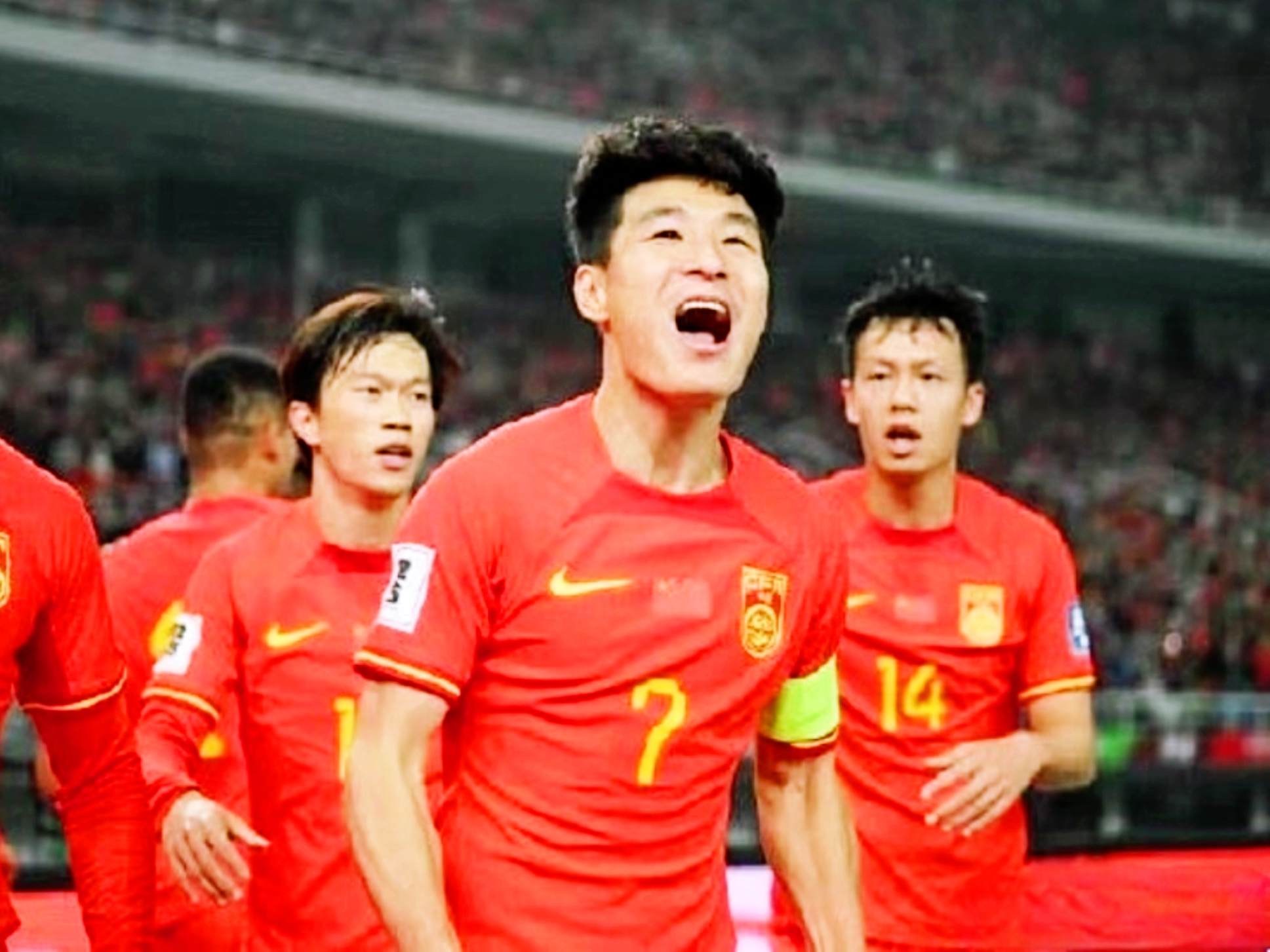 Karsa在切尔西比赛中重要助攻,出色防守引发热议!比赛高潮迭起 Karsa在切尔西比赛中重要助攻,出色防守引发热议!比赛高潮迭起