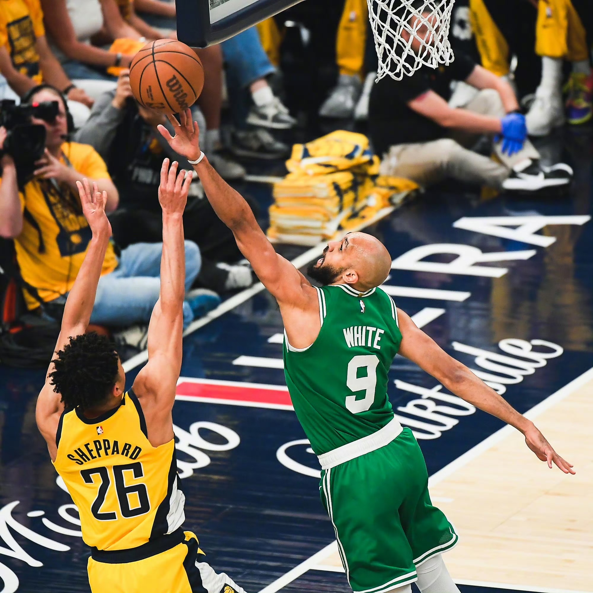 Karsa在切尔西比赛中重要助攻,出色防守引发热议!比赛高潮迭起 Karsa在切尔西比赛中重要助攻,出色防守引发热议!比赛高潮迭起